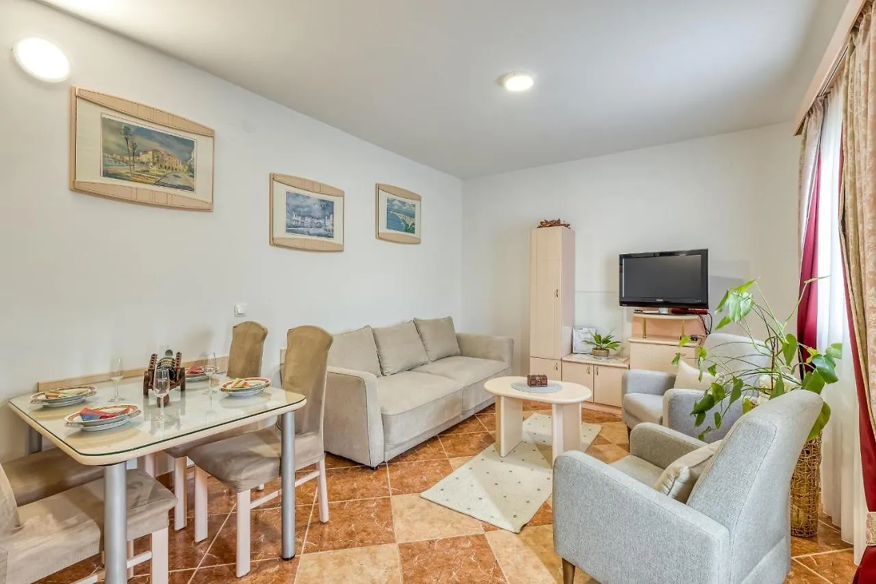 Apartments Slavica Poreč 3*,