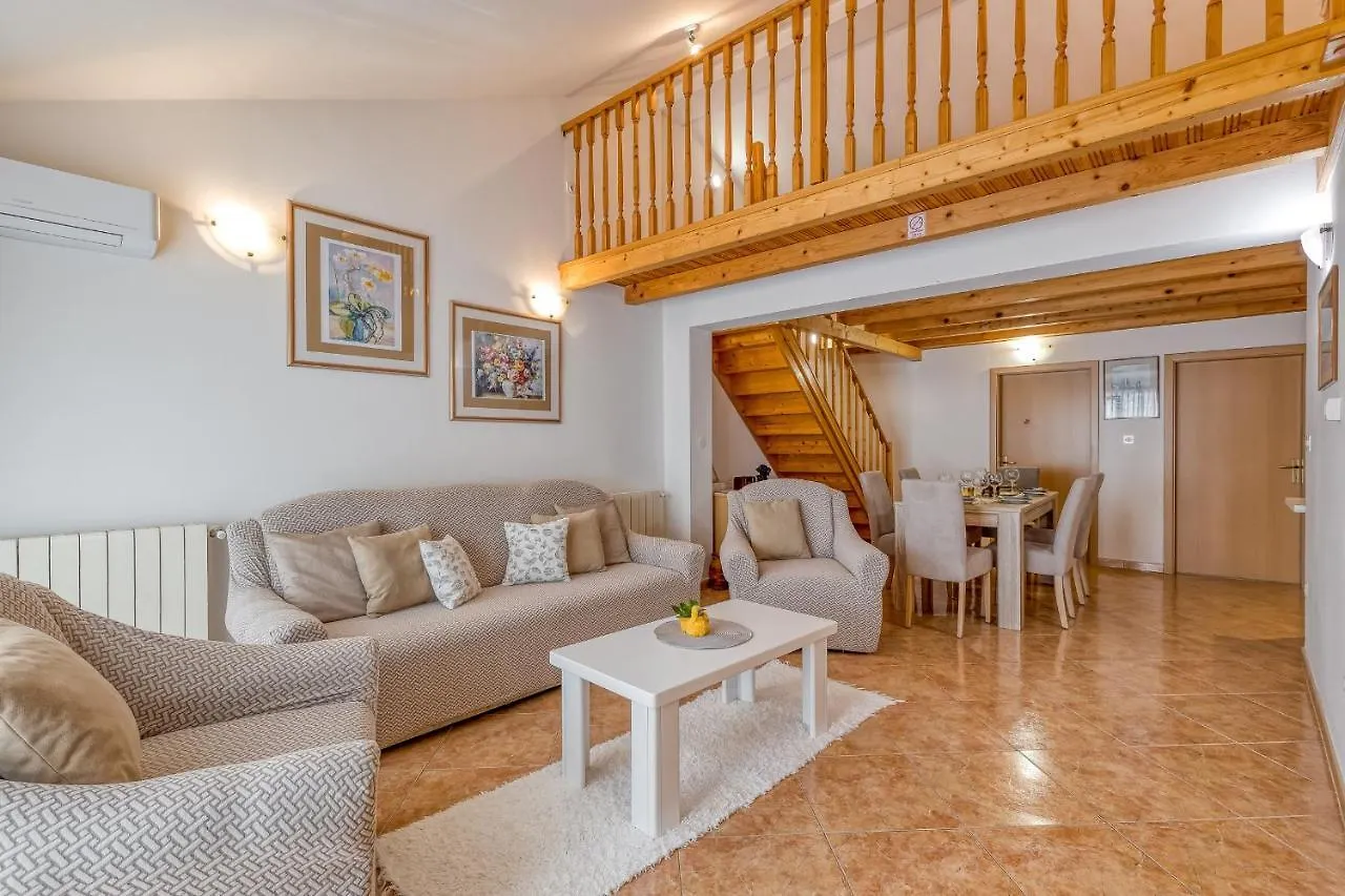 Apartments Slavica Poreč 3*,