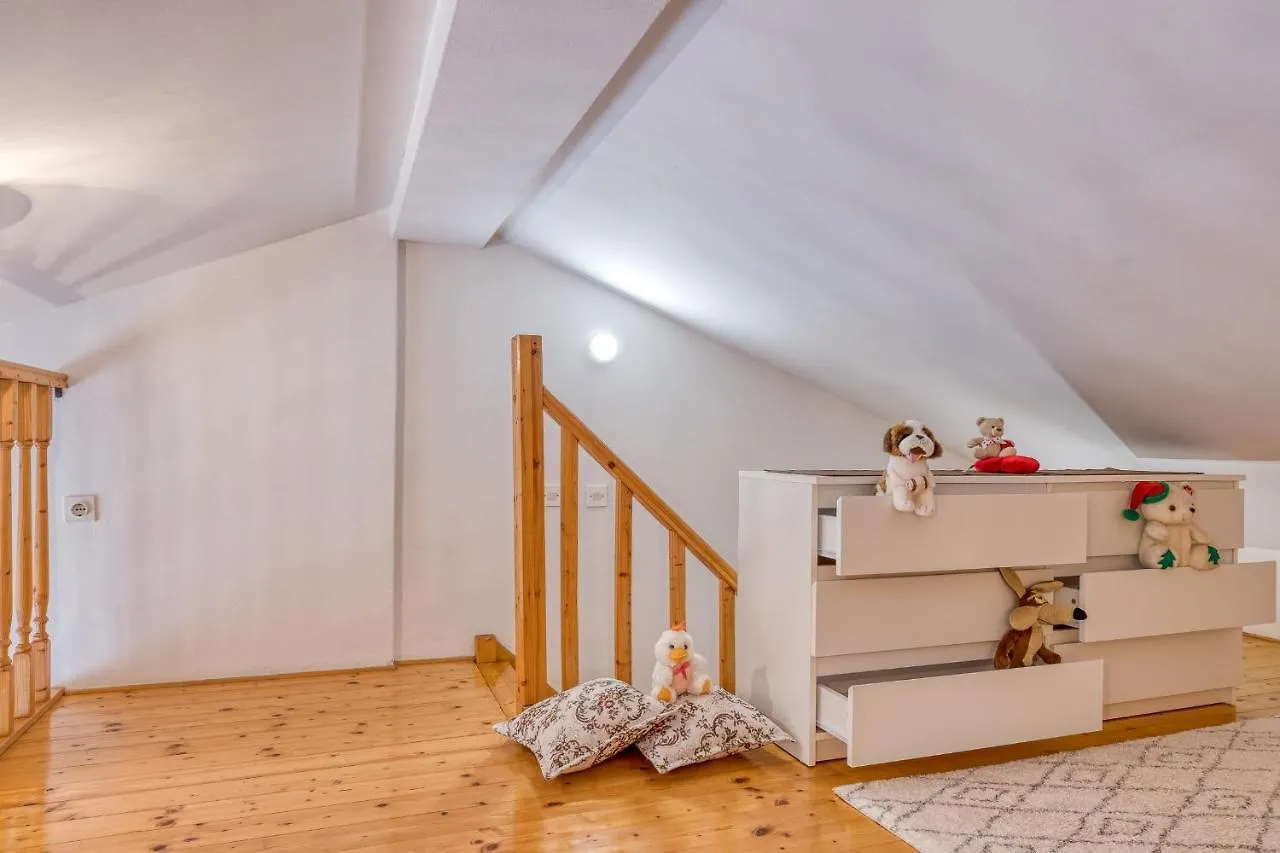 Apartments Slavica location
